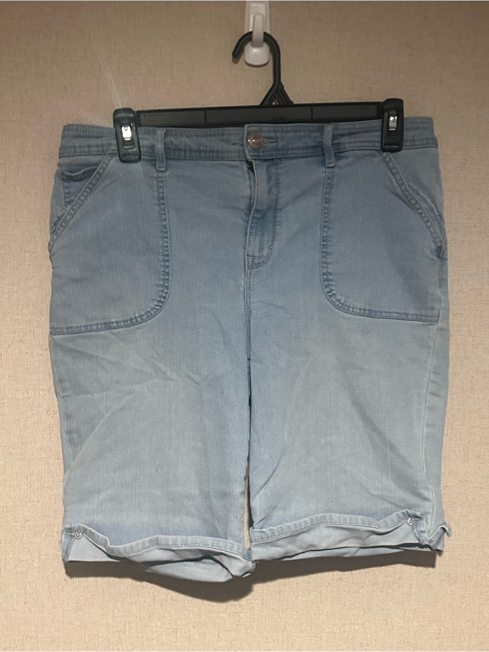 Gloria Vanderbilt Size 15 Light Blue Denim Bermuda Shorts